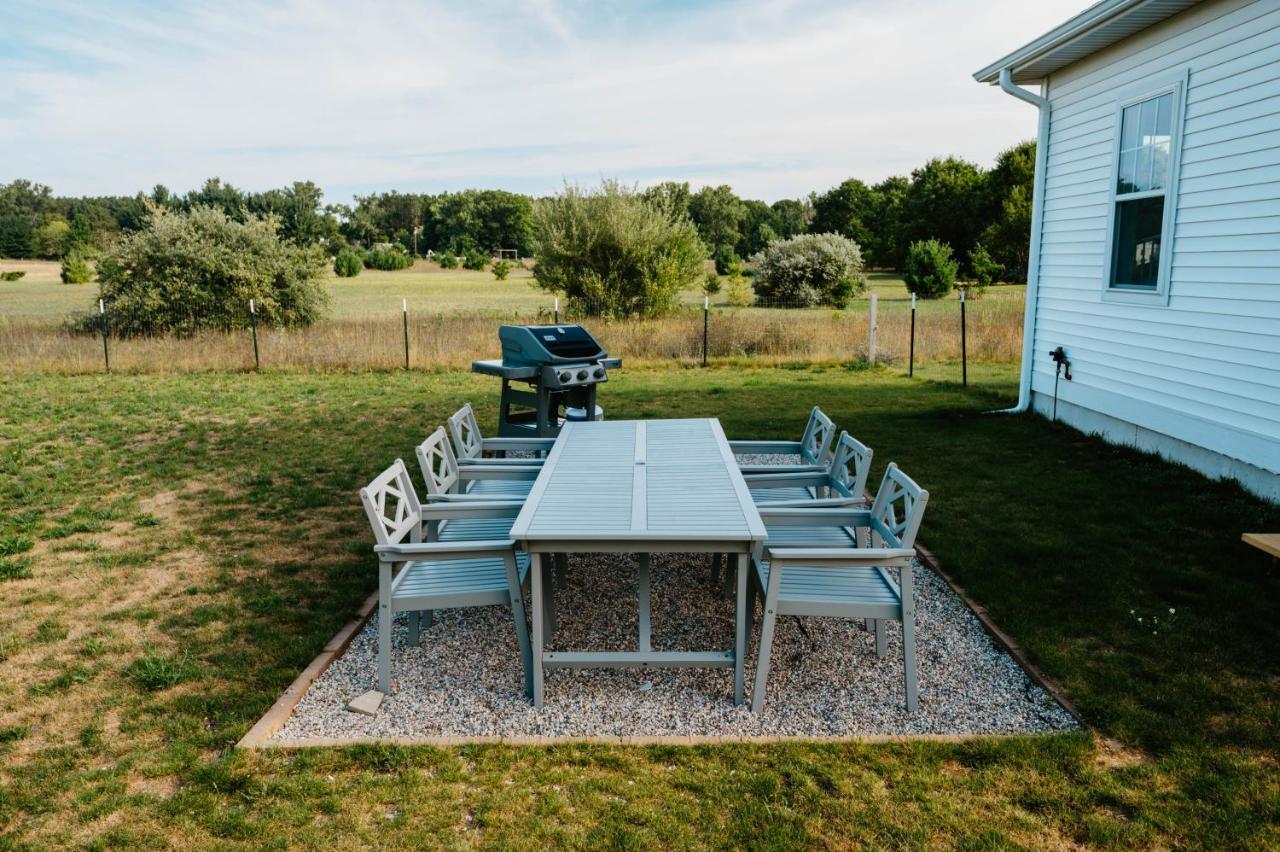 Tc Farmhouse - A Quiet Country Home Traverse City Exterior photo