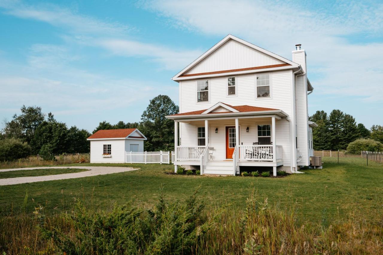 Tc Farmhouse - A Quiet Country Home Traverse City Exterior photo